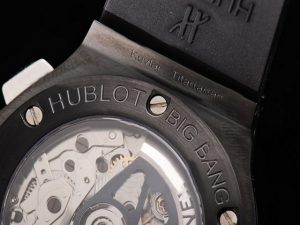 hublot-pvd-case-with-black-dial-and-silver-markers-black-rubber-89_10